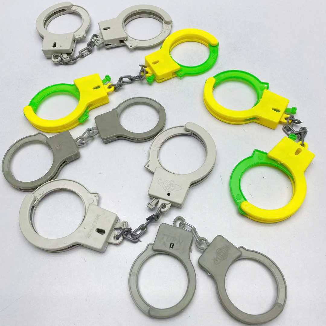 Children's toy plastic handcuffs role-playing set props for playing little police officers, children's toy handcuffs models wholesale