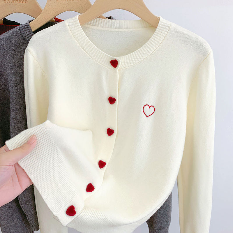 韓国の年齢を軽減する刺繍デザイン、シックなラブボタンショートカーディガン、秋冬の新しいスタイル、レイヤードインナージャケット|undefined