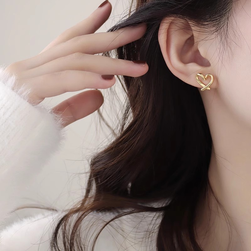 Small sophisticated fashionable elegant design universal earrings