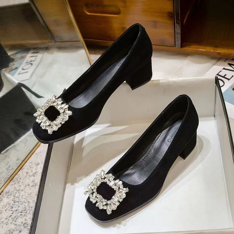 2026 nuevo estilo francés negro cuadrado temperamento zapatos de talón bajo zapatos de talón alto de diamante universal zapatos de mujer de viaje