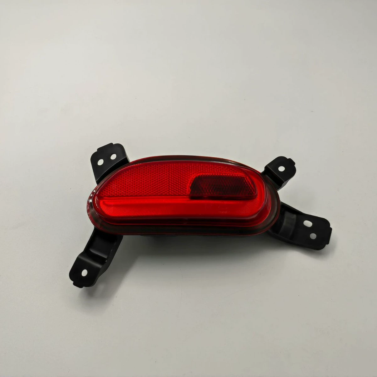 Подходит для задних фонарей бампера 20 MG ZS 10571685 (L) 10571686 (R)