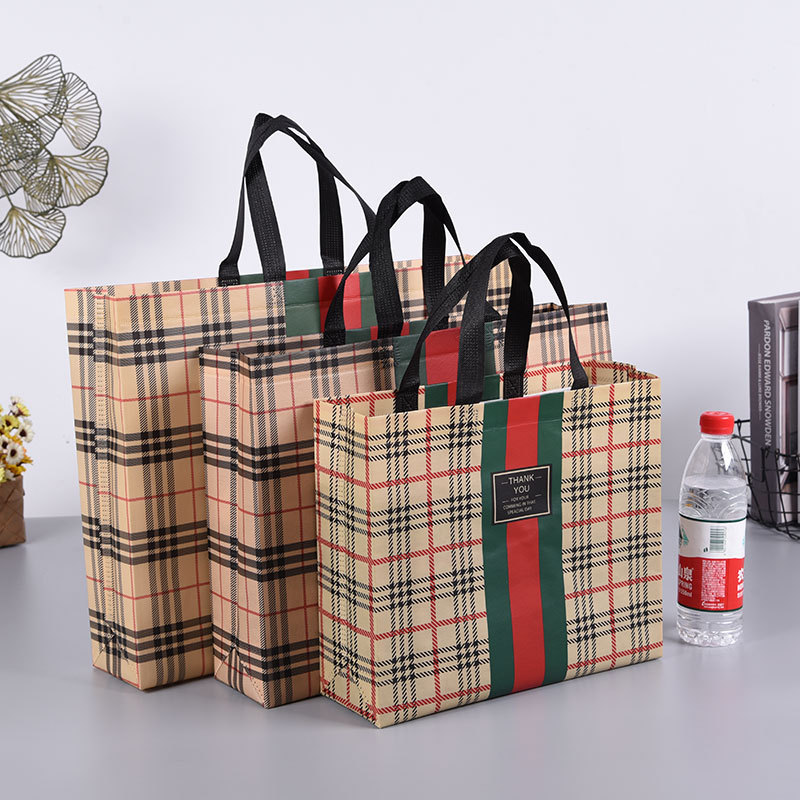 Tienda de ropa para mujeres a medida, centro comercial, tienda de ropa, bolsa de mano de compras, prensa en caliente, publicidad, bolsa no tejida laminada, personalización