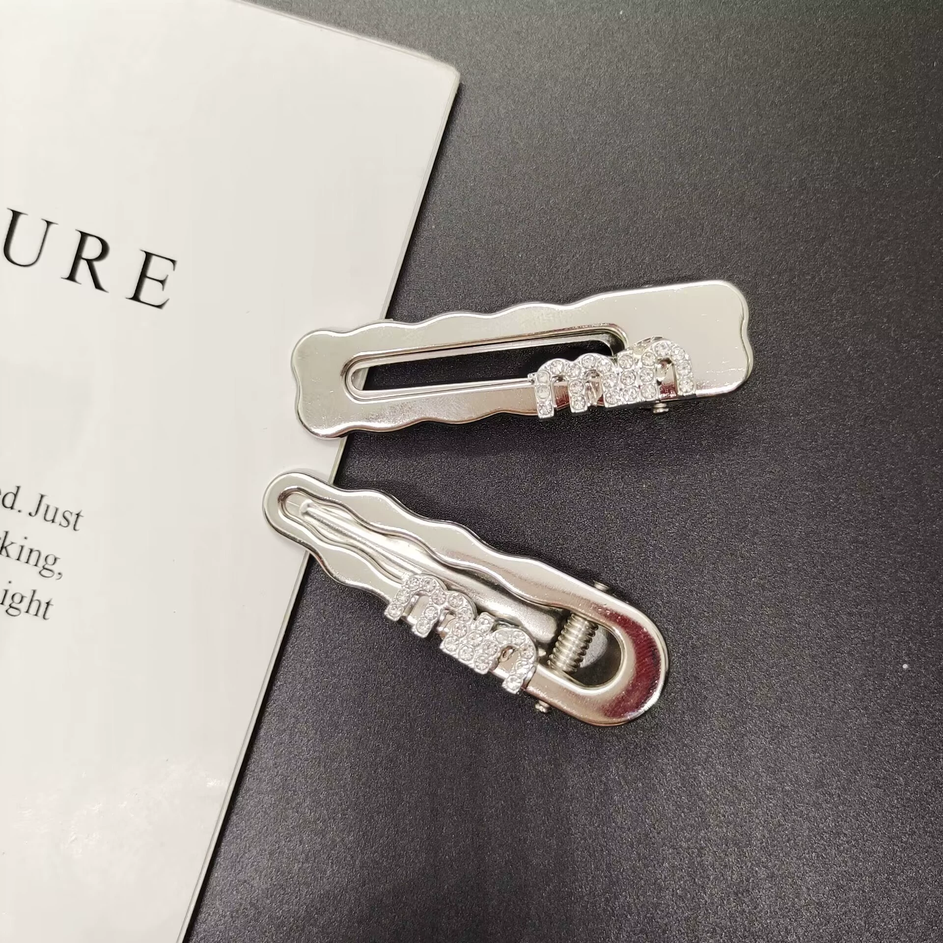 Серебристо-серый зажим для волос с буквами, фирменные челки, заколки, премиум-класса