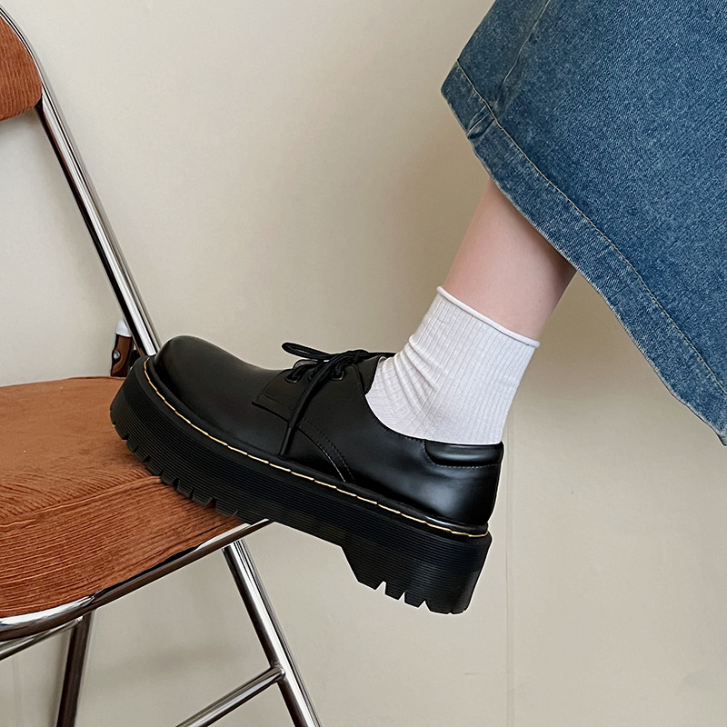 Yang mi mismo estilo suave chica negro JK zapatos de cuero de las mujeres primavera nuevo estilo británico punta redonda con cordones de la plataforma altura aumento mocasines
