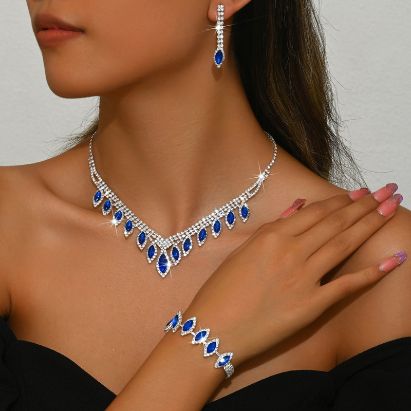 Bridal Wedding Dress Necklace Earrings Bracelet suit Shiny Diamond Set Fashion Wedding Jewelry Jewelry Three-piece Set Hot Sale Bridal Wedding Dress Necklace Earrings Bracelet suit Shiny Diamond Set Fashion Wedding Jewelry Jewelry Three-piece Set Hot Sale