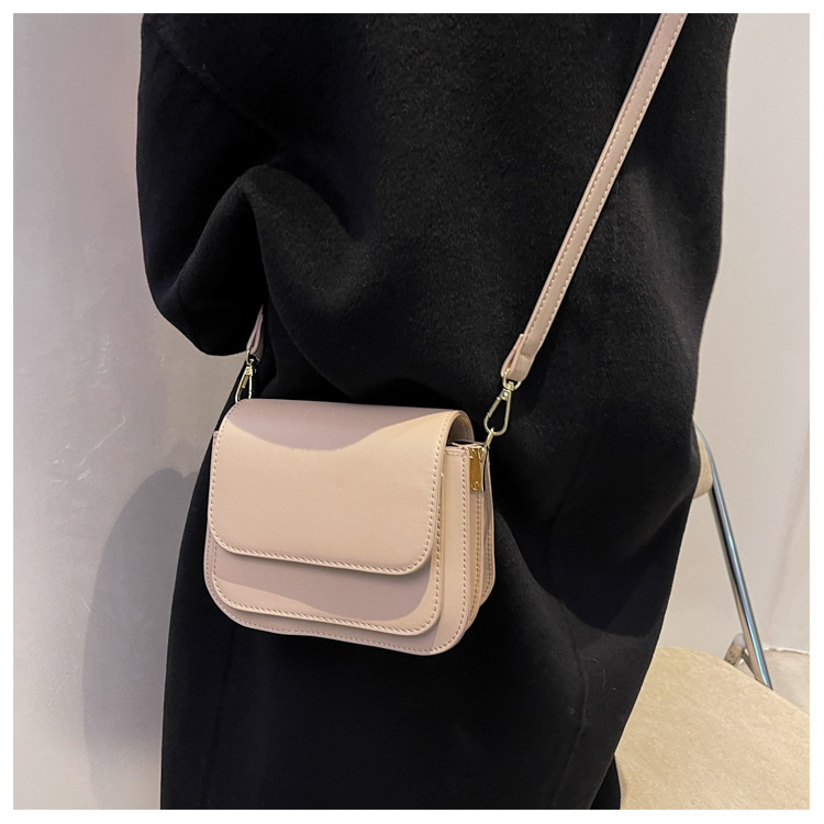 Fashion Simple Solid Color One-shoulder Messenger Square Bag Wholesale Nihaojewelry display picture 5