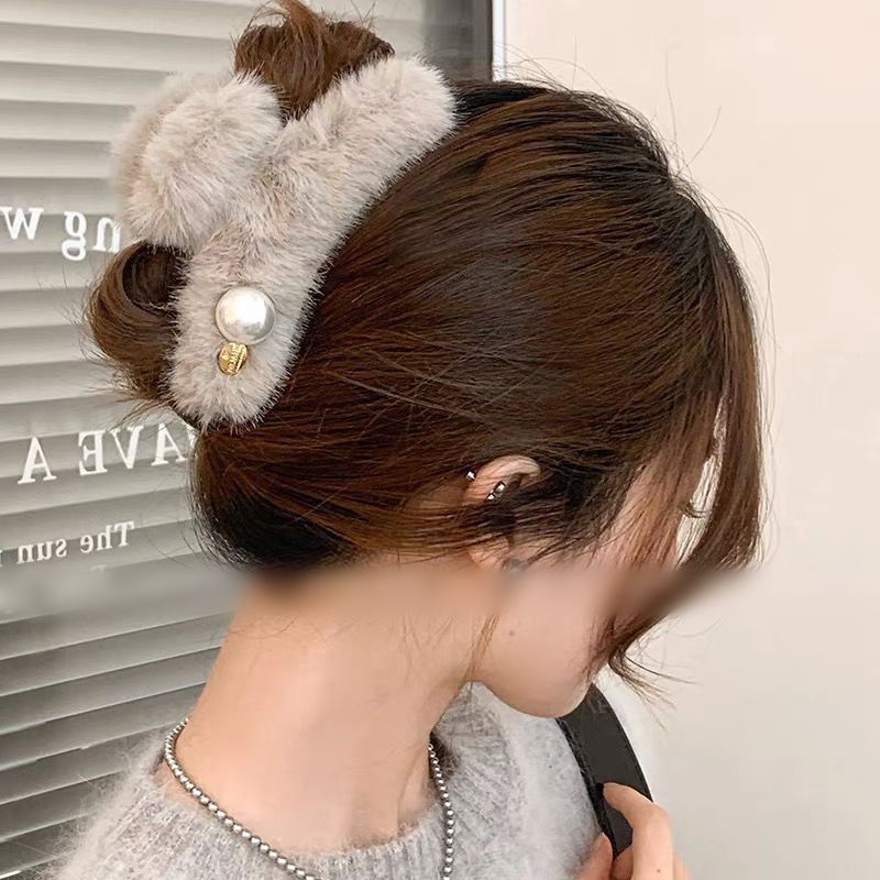 シンプルで万能な秋冬用大きめファーヘアクリップ 女性用2025年新作 シャーククリップ 多量の髪用 ヘアクリップ 後頭部ヘアアクセサリー