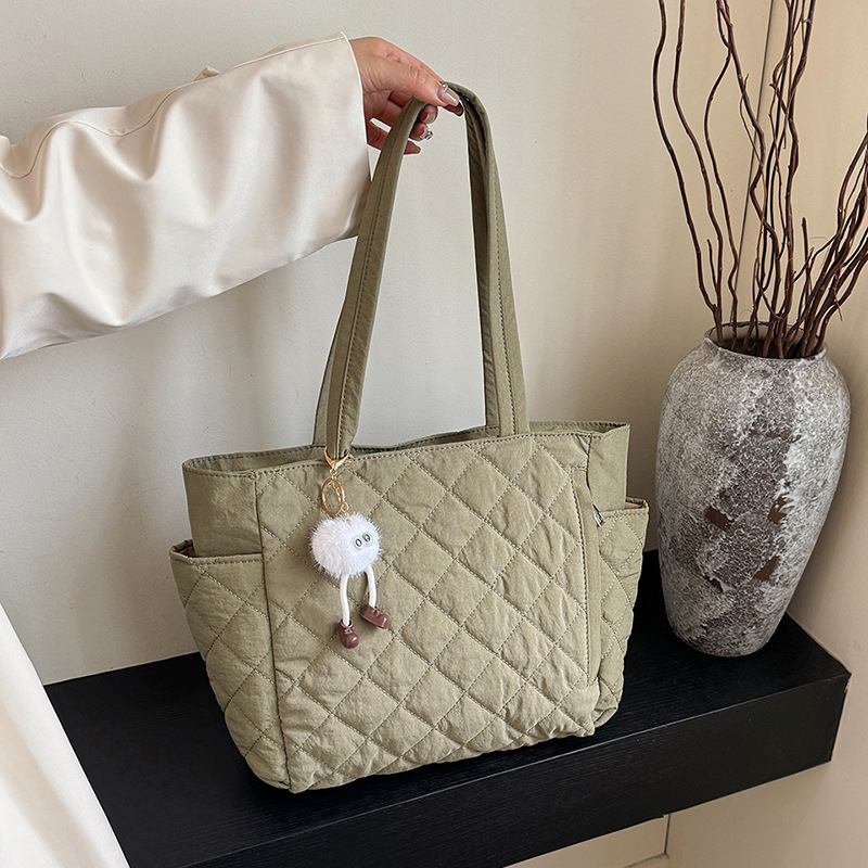 Women's Quilted Shoulder Bag Large Capacity Commuter Tote_voghion.com