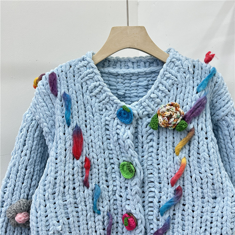 Otoño y invierno nuevos flores tridimensionales de manga larga gruesa aguja de punto cardigan suéter suelto abrigo de moda image 3