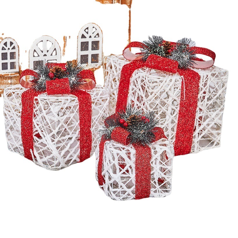 Decoración navideña hierro caja de regalo luminosa conjunto de tres piezas cabeza de pila suministros navideños accesorios de diseño de escena