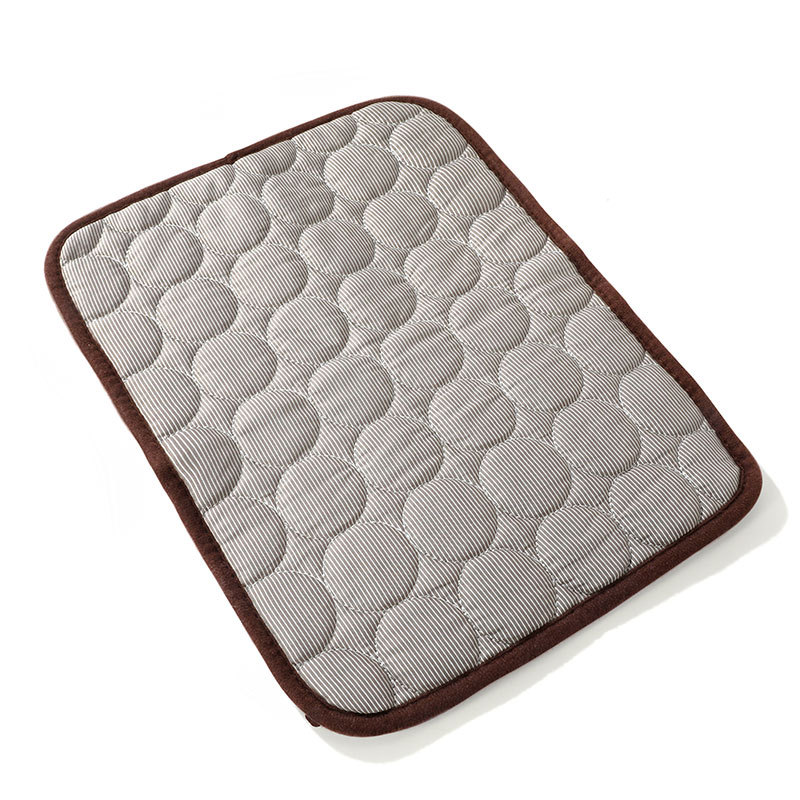 Una alfombrilla de seda de hielo de verano para mascotas transfronterizas, alfombrilla para sofá para mascotas, alfombrilla para dormir de enfriamiento, alfombrilla para hielo para perros, alfombrilla para gatos de primavera y verano