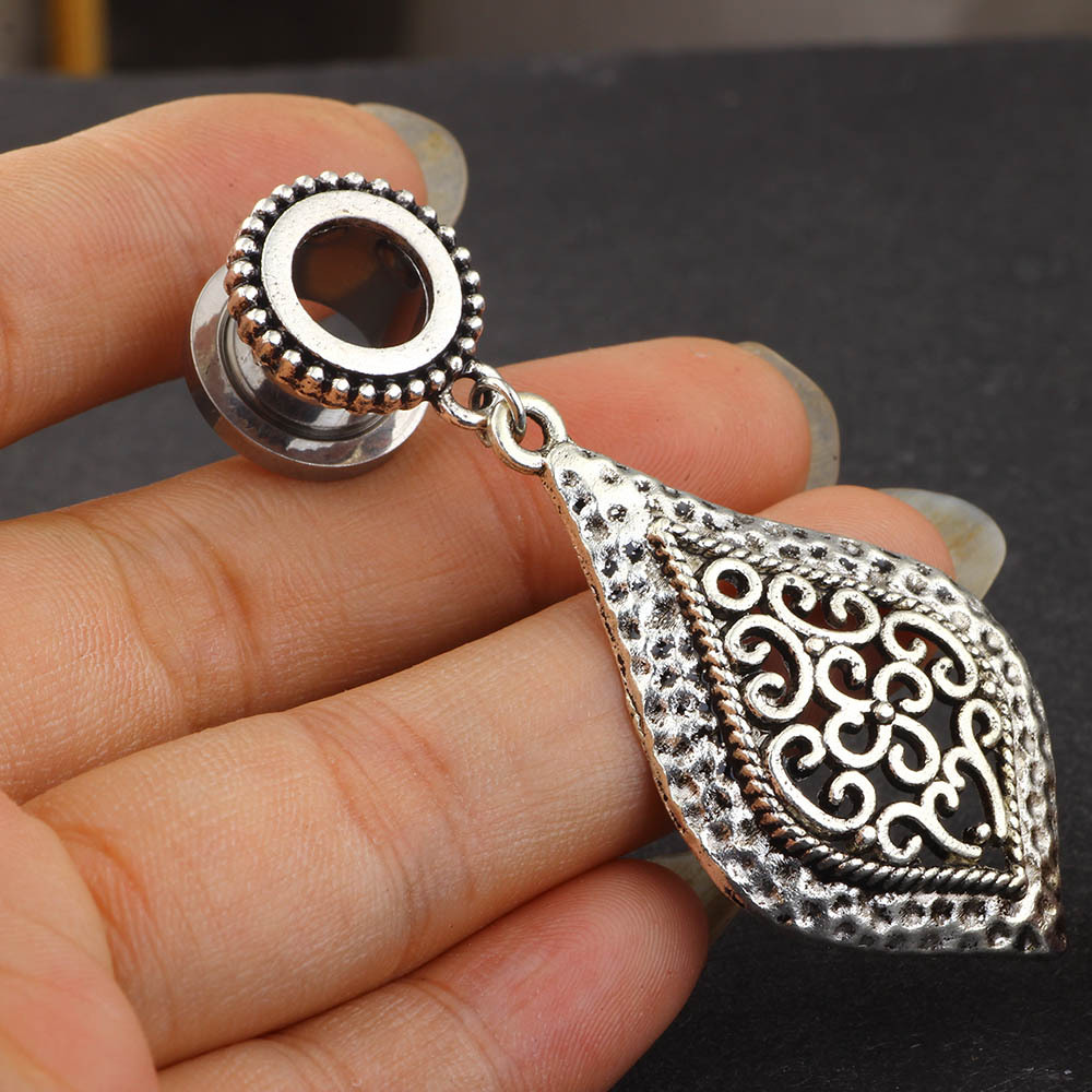 Pointed titanium steel lip stud product view