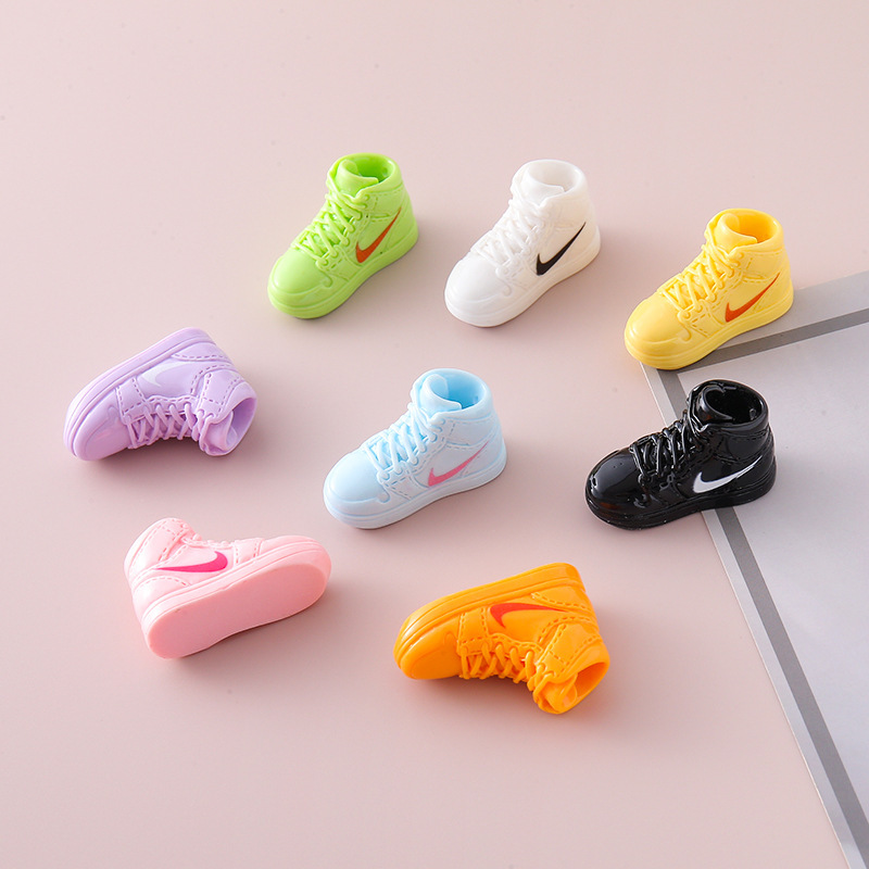 Mini Simulation Shoes Resin Jewelry Accessories DIY Keychain School Bag Pendant Niche Pendant Creative Ornaments