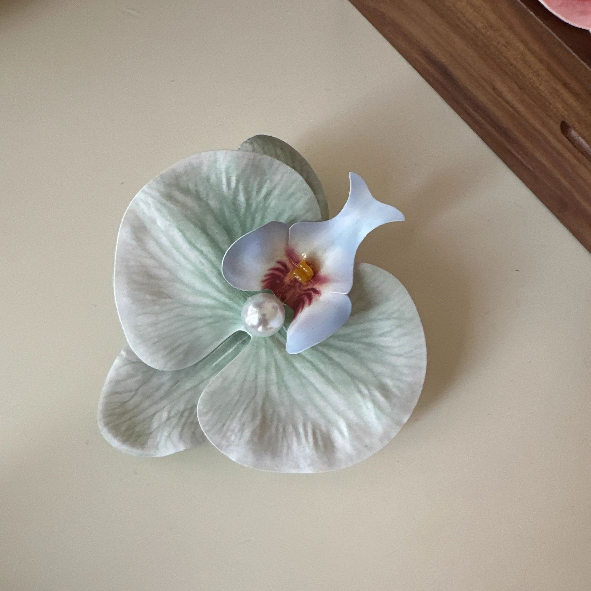 Butterfly Blue Edge clip para mujeres 2025 nuevo estilo de alto nivel flor lateral frange clip de pelo frente al mar clip de boca de pato clip de pelo toque