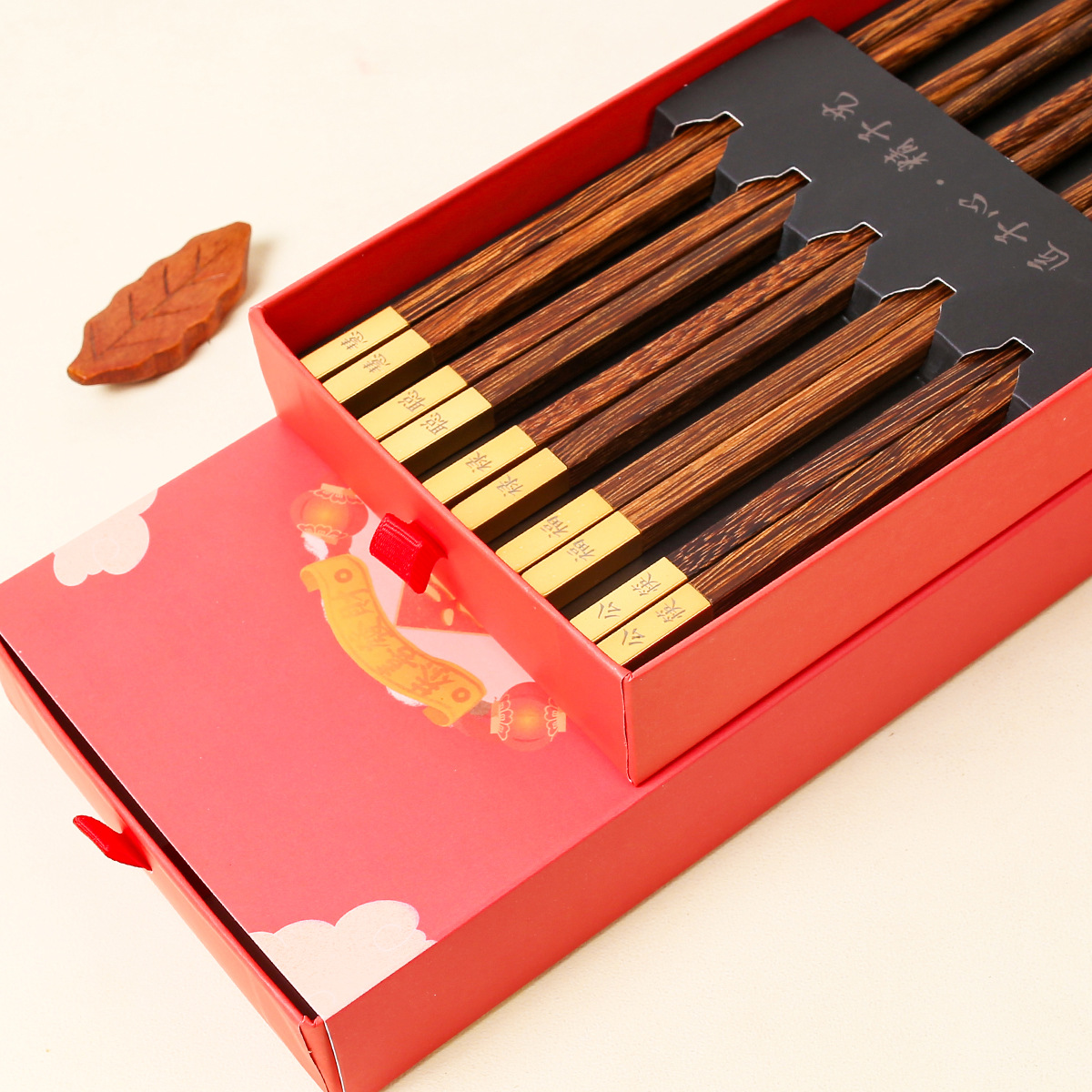 2024 dragón año apertura palillos rojos regalo de mano palillos de madera maciza familia feliz regalo traje conjunto LOGO en stock al por mayor