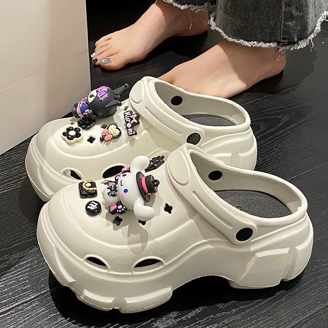 Пещерная обувь женская 2024 новая летняя мода дикий повседневный мультфильм сеть красный милый пляжный сандалия женские наружные носки