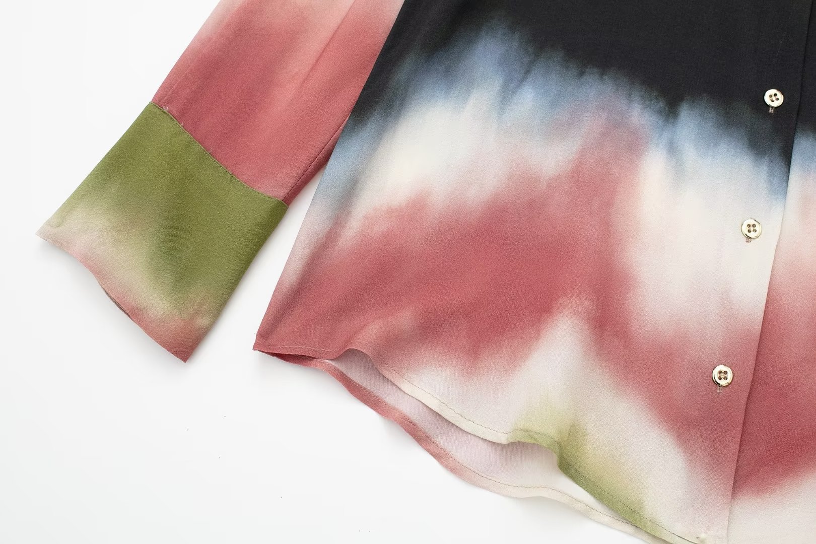 Neues Set aus Batikhemd und bedruckter Hose für Damen im Sommer 2024_voghion.com