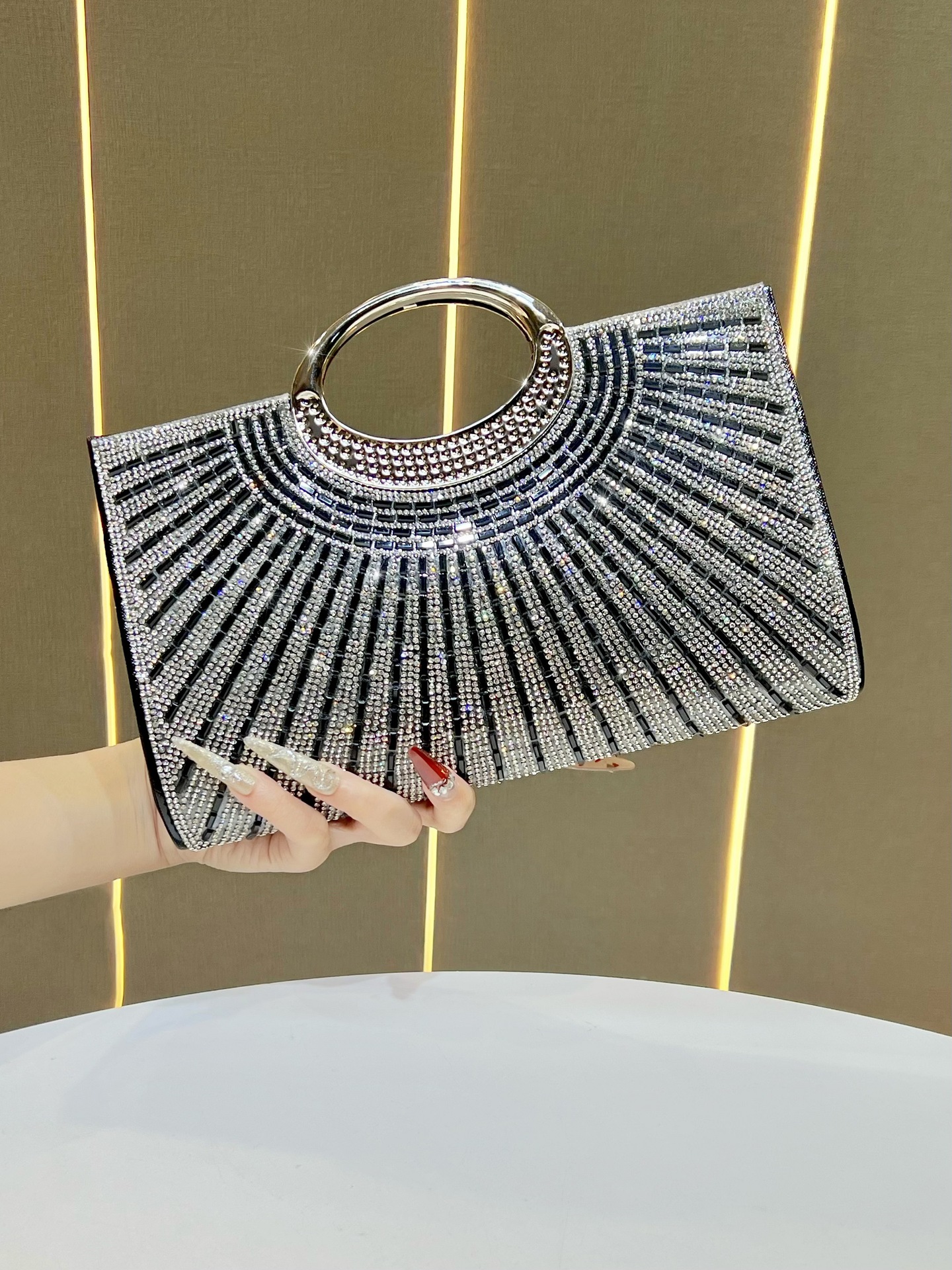 Borsa a mano retrò con strass elegante pochette da sera a catena_voghion.com