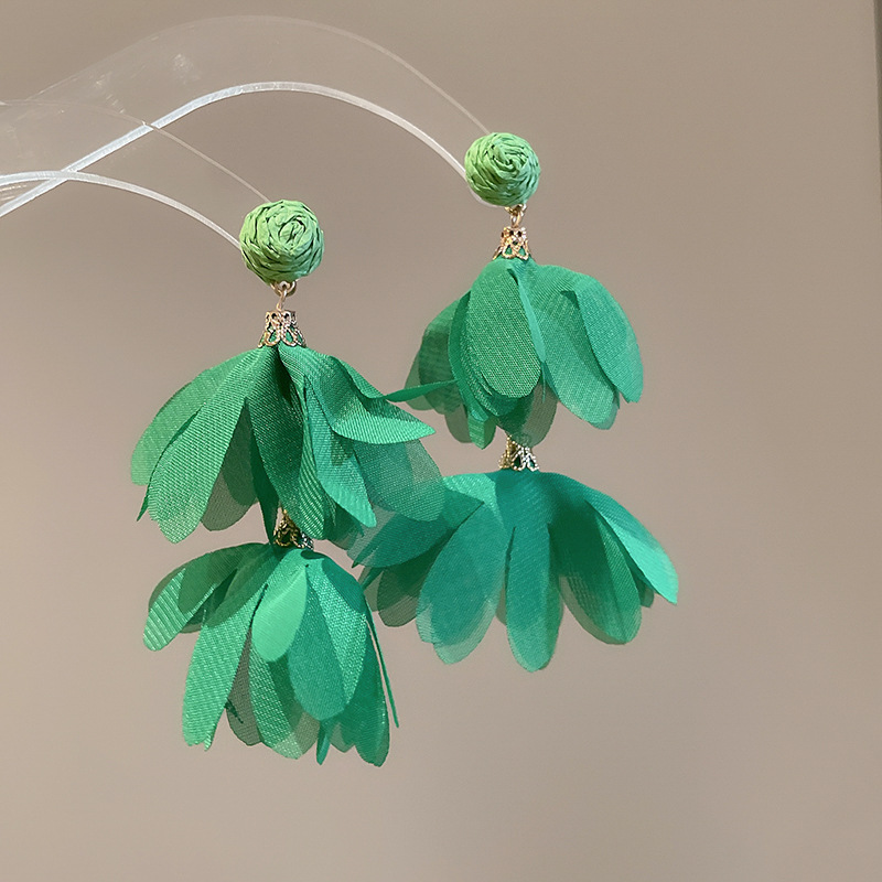 Pendientes de borla de flores de gasa de hierba de Lafite de moda Pendientes de estilo de vacaciones de personalidad de nicho Pendientes exagerados de lujo ligero