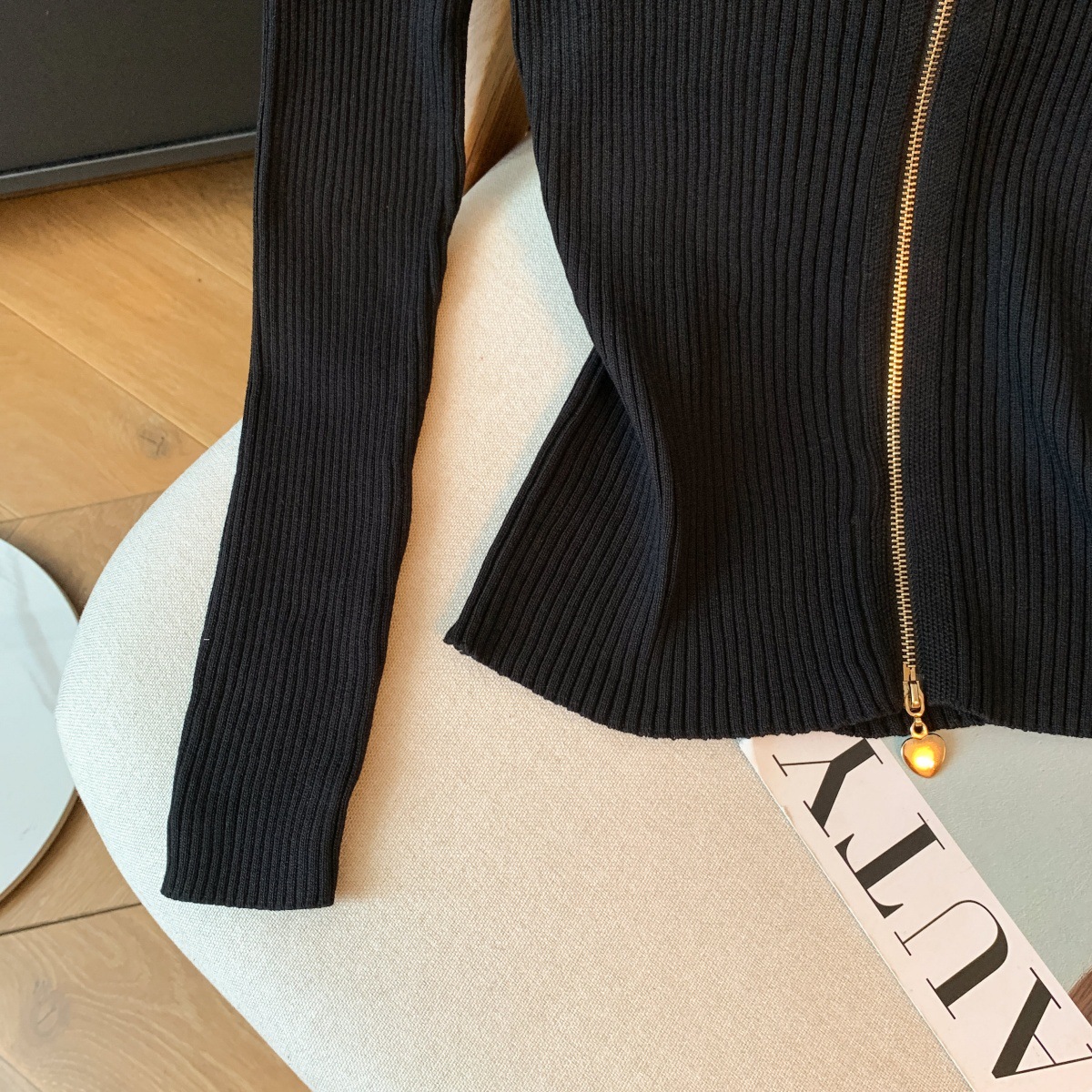Damenbekleidung Herbst: Slim-Fit-Strickwaren, hochwertiges Oberteil im französischen High-End-Stil, langärmliges Hemd für formelle und legere Anlässe._voghion.com