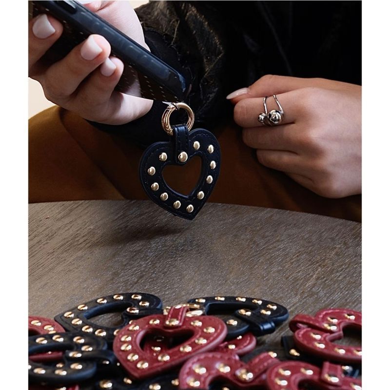 High-quality leather hollow love rivet mobile phone pendant fashion key chain bag jewelry pendant accessories