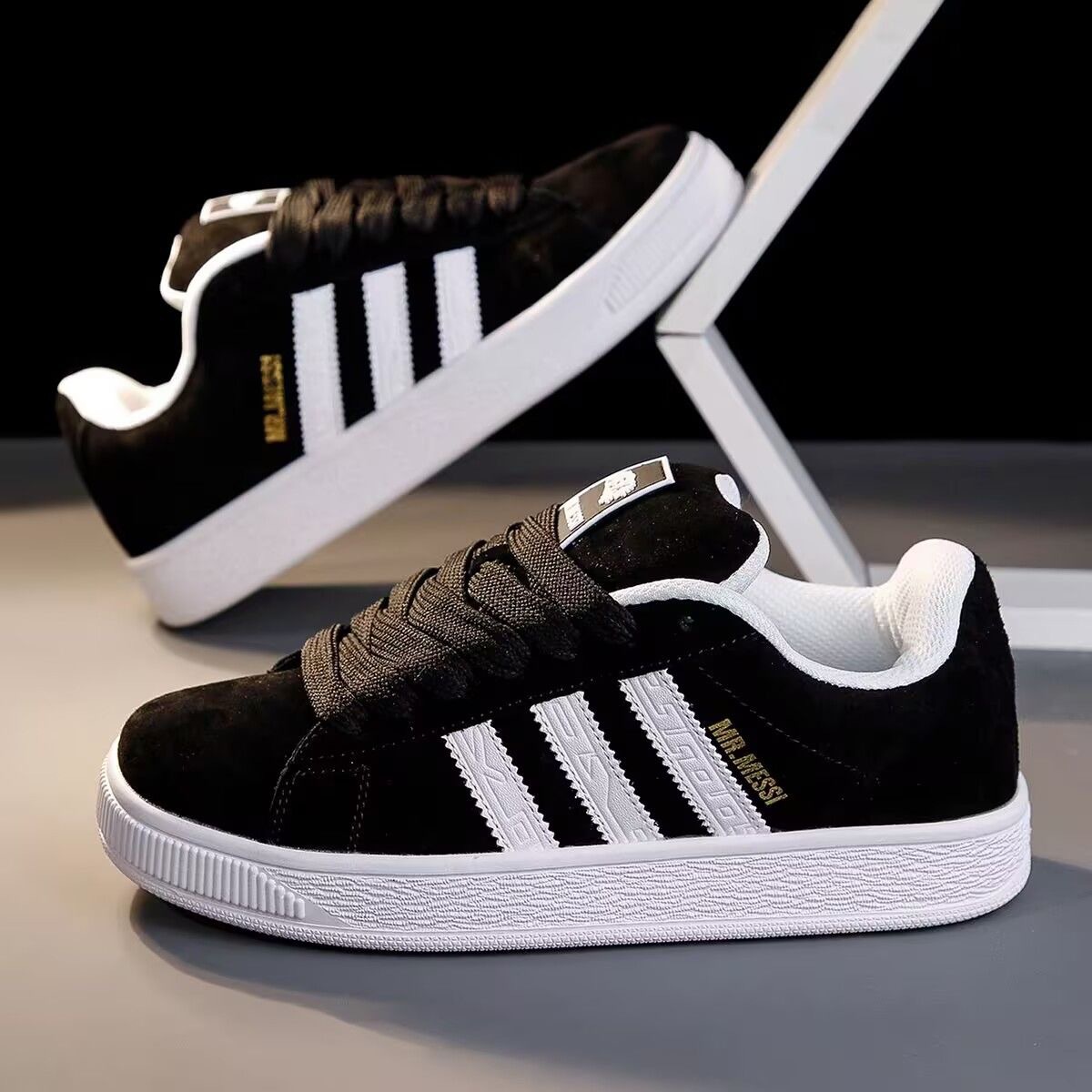 Zapatos gruesos, zapatos de pan, otoño, nuevos zapatos de pareja de aumento de corte bajo, hombres y mujeres, el mismo estilo, zapatillas clásicas retro de la calle