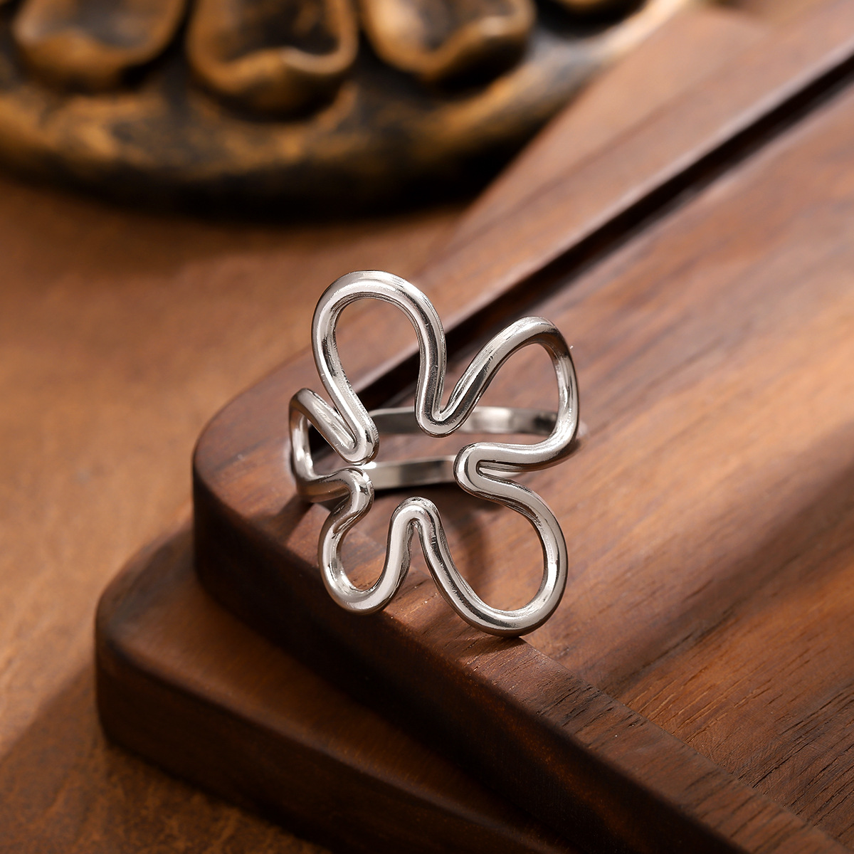 European And American Cross-Border Stainless Steel Irregular Butterfly Line Light Luxury Women's Non-Fading High-End_voghion.com