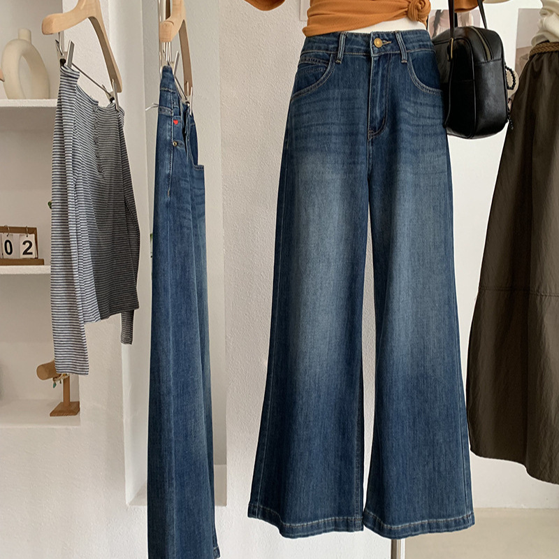 Kekezoon Pocket Embroidered Heart Detail Straight-Leg Slightly Stretch High-Waisted Jeans Versatile Fashionable Long Pants 8352 Kekezoon Pocket Embroidered Heart Detail Straight-Leg Slightly Stretch High-Waisted Jeans Versatile Fashionable Long Pants 8352