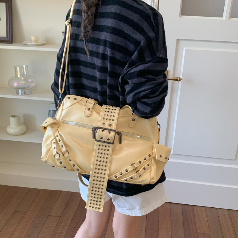 Cross-Border Retro Rivet Large-Capacity Shoulder Tote Bag for Women 2026 New Niche Motorcycle Style Trendy Commuter Bag