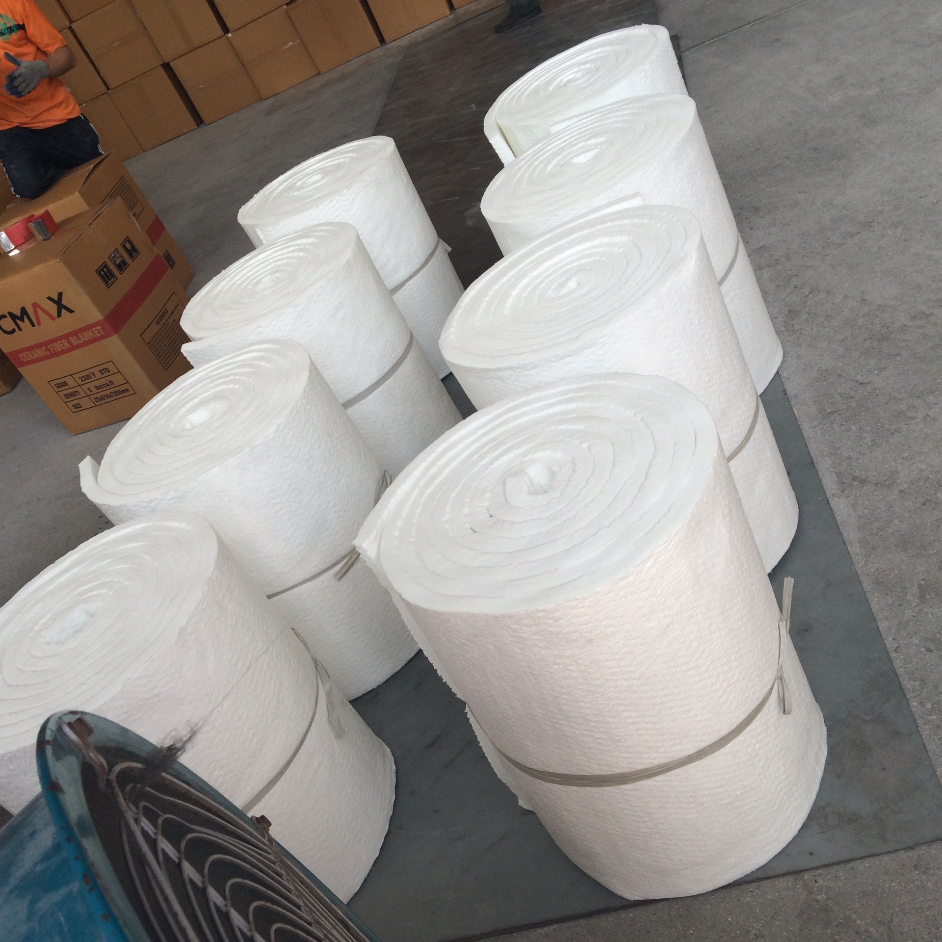 宇邦供应颜色白隔热保温用10mm厚硅酸铝甩丝针刺毯