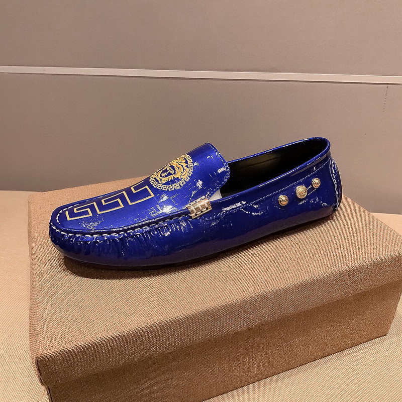 Zapatos de cuajada de cuero brillante, zapatos casuales de cuero de lujo ligero en relieve de tendencia para hombres, suela suave, cómodos zapatos perezosos de negocios de un solo pedal para hombres