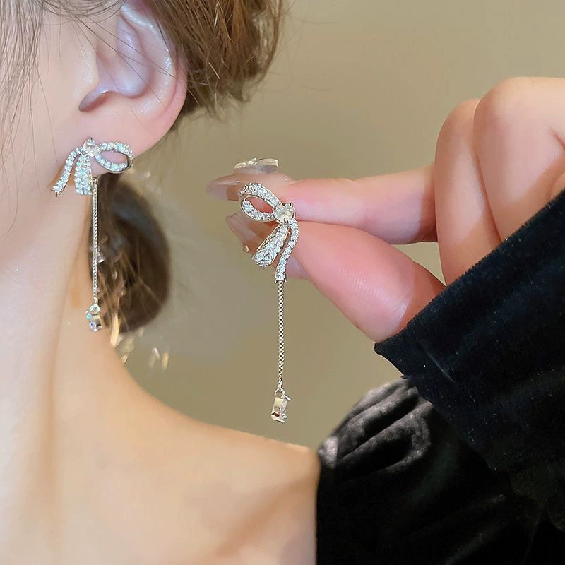 Серебряные серьги с жемчужным кисточкой, серебряная игла, с бриллиантовым акцентом, маленький элегантный дизайн
