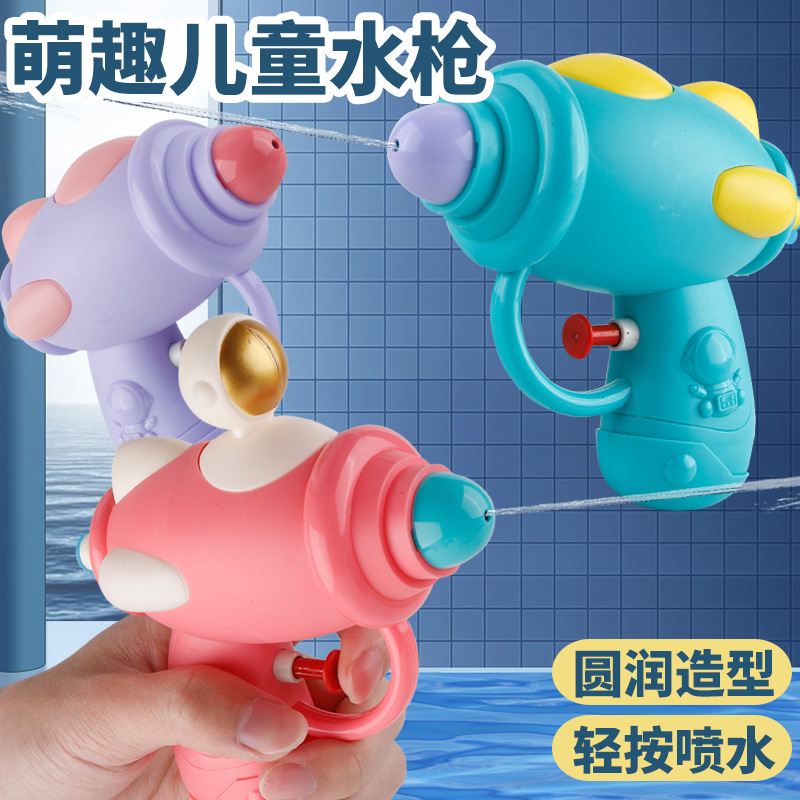 Nuevo juguete de pistola de agua para niños Juego de playa de verano botón al por mayor lindo color caramelo pequeña pistola de agua salpicaduras de agua Festival