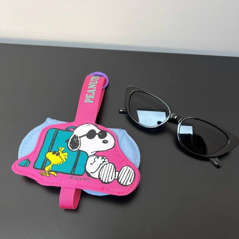 Japanese-Style New Snoopy Cartoon Anime Glasses Anti-Pressure Protective Case Portable Sunglasses Storage Hanging Bag Japanese-Style New Snoopy Cartoon Anime Glasses Anti-Pressure Protective Case Portable Sunglasses Storage Hanging Bag