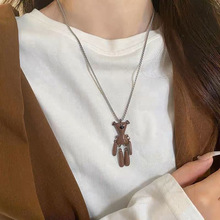秋冬咖色泰迪小熊项链女嘻哈设计感小众卫衣长款钛钢毛衣链男