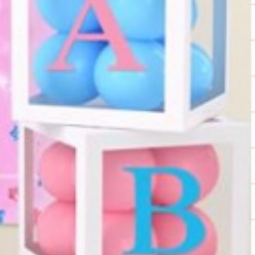 4 cajas blancas 2 juegos de BABY rosa claro 2 juegos BABY azul claro