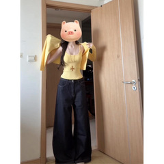 小衆修身の短い黄色のニットのカーディガンのスーツの女性の春のギャルの中でベストのサスペンダーのファッションの2つのセットを掛けます。