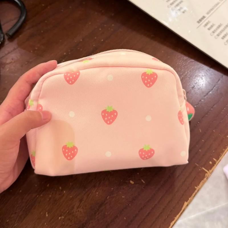 Strawberry polka dot small square bag, retro and stylish, perfect for girls, a large-capacity makeup bag for storing lipstick