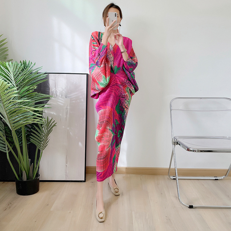 Pleated Bat Sleeve Dress Spring/Summer 2022 New Printed Large Size 200 Jin Base Skirt Pleated Women Pleated Bat Sleeve Dress Spring/Summer 2022 New Printed Large Size 200 Jin Base Skirt Pleated Women