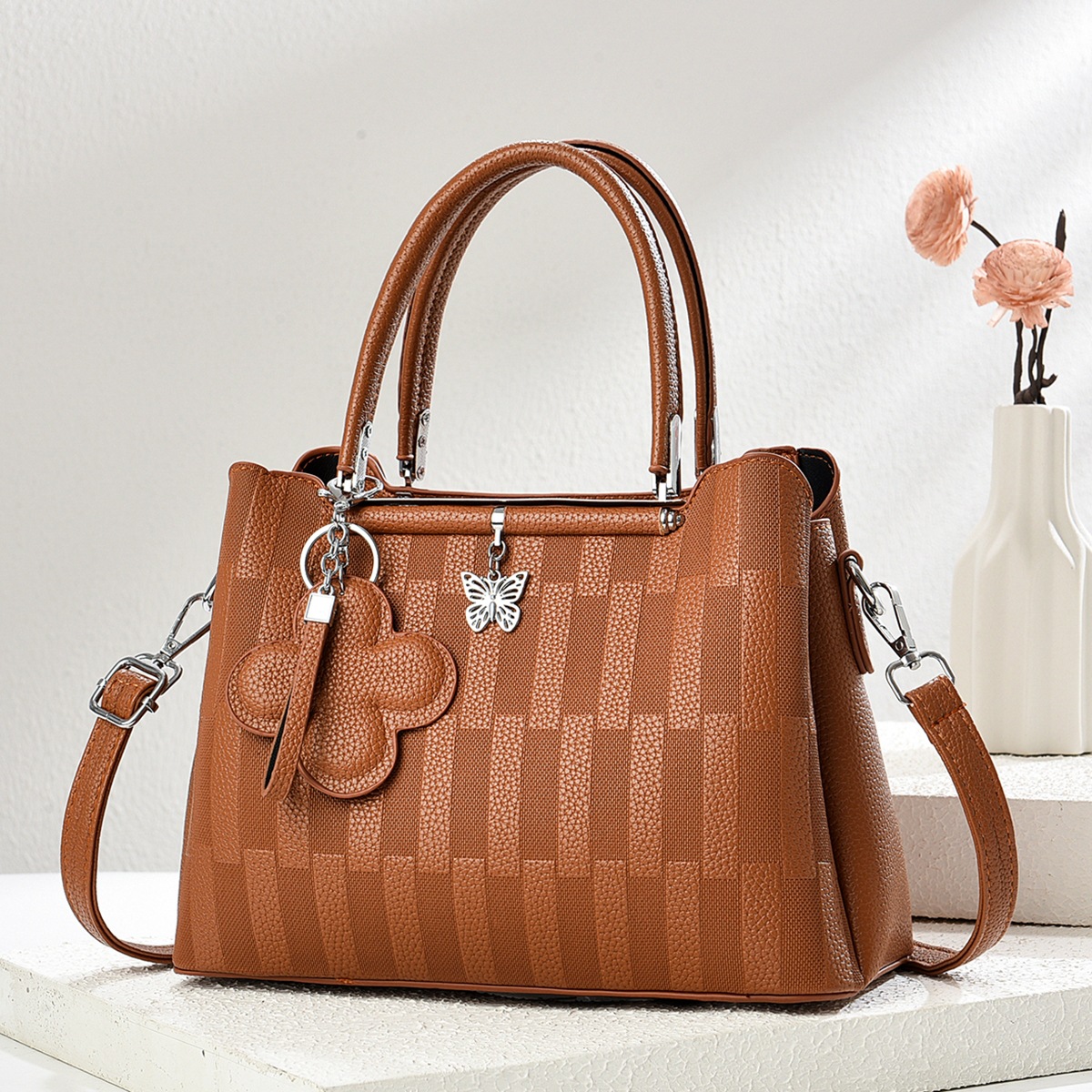 Bolso de mujer 2025 nuevo bolso de mensajero de un solo hombro para mujer bolso portátil de alta calidad práctico de gran capacidad para mujer