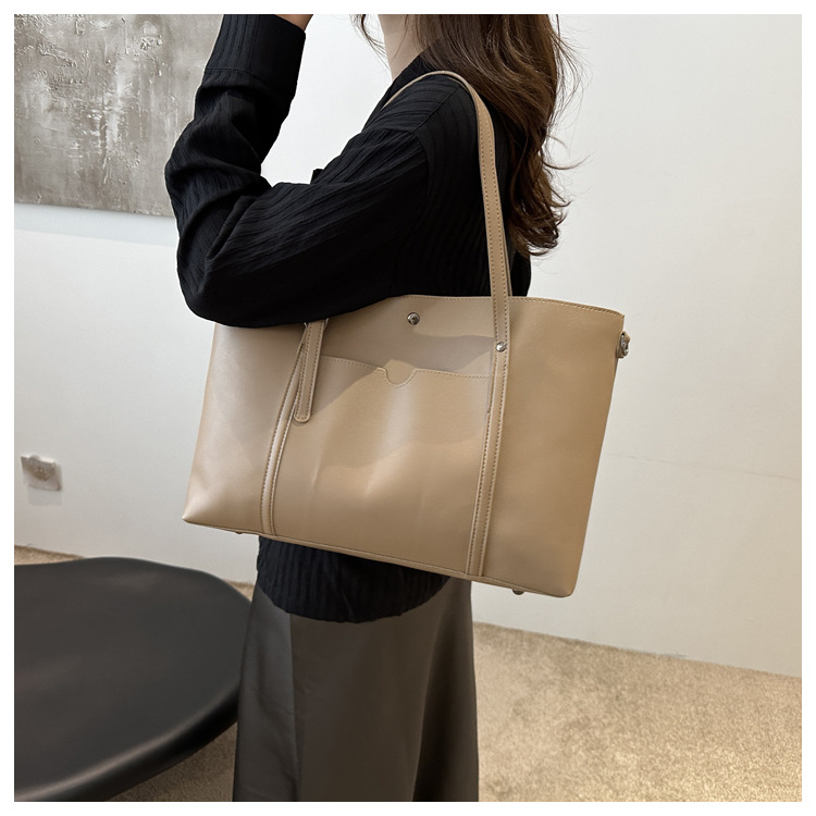 Retro texture commuting solid color simple 2024 autumn new large-capacity single-shoulder bag with a relaxed underarm tote bag undefined