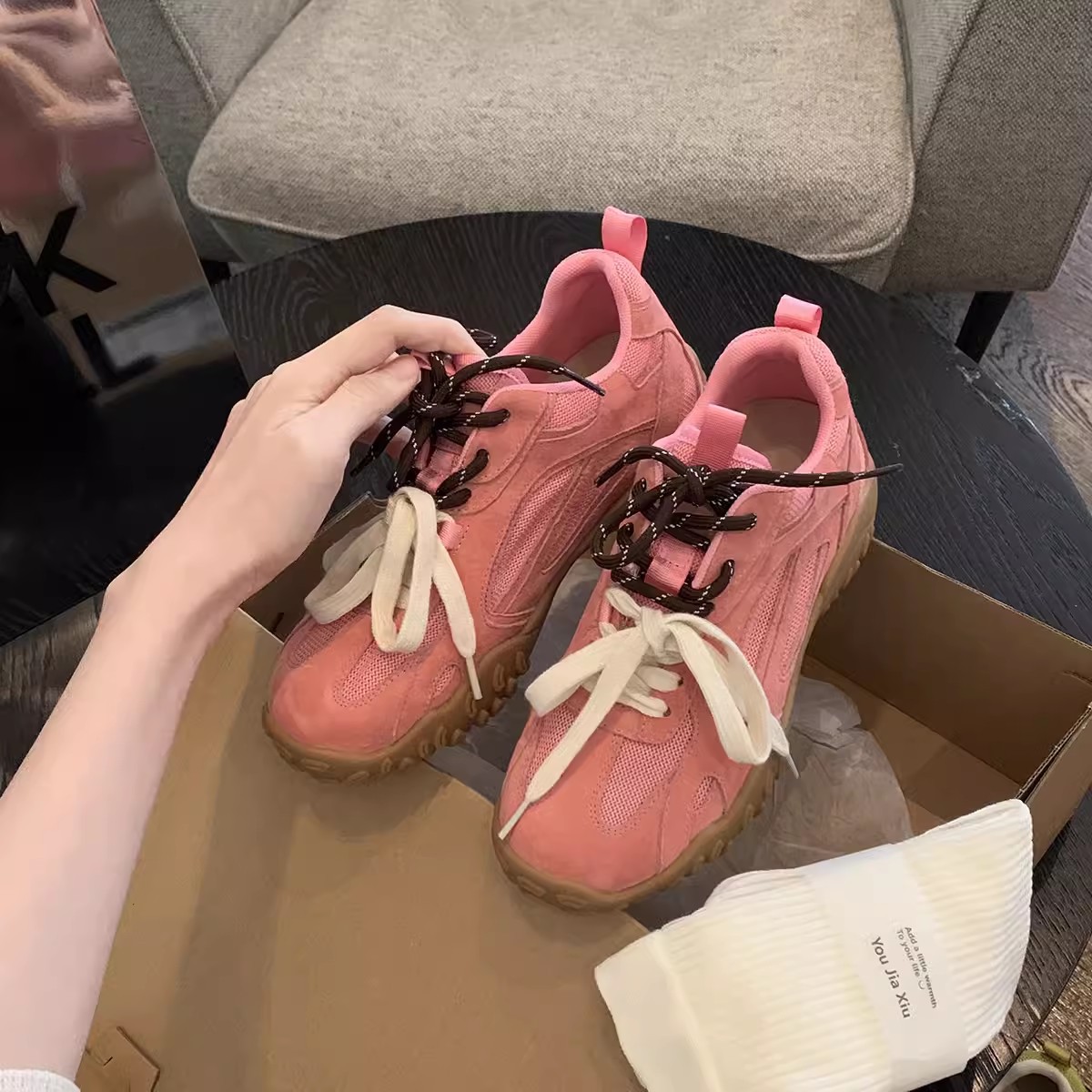 Versión de piel de vaca de la madre de la uva con el mismo estilo, cordones de cuero, costura de cuero, malla transpirable, deportes y ocio, zapatos de entrenamiento alemanes, zapatos Forrest Gump para mujer