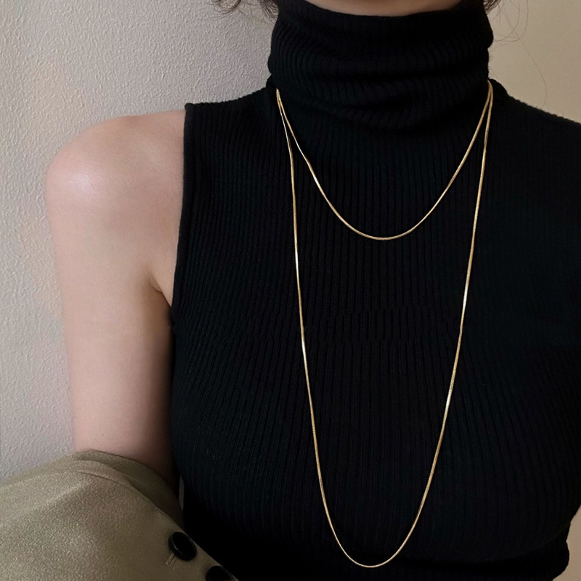 Long Stacked Gold Snake Bone Necklace Women's High-end Sweater Chain 2024 New Entry Luxury Niche Collarbone Chain Accessories