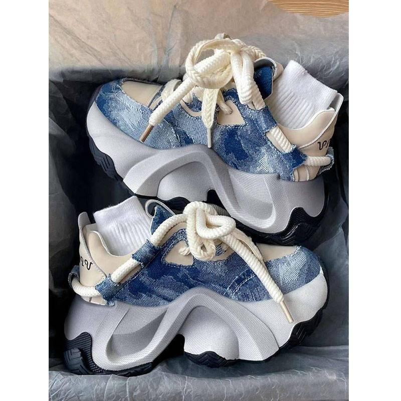 Estación europea 2026 primavera en línea rojo hacer viejos zapatos de color pulido de moda de cuero suave hacer viejos zapatos de deporte casuales transpirables mujeres