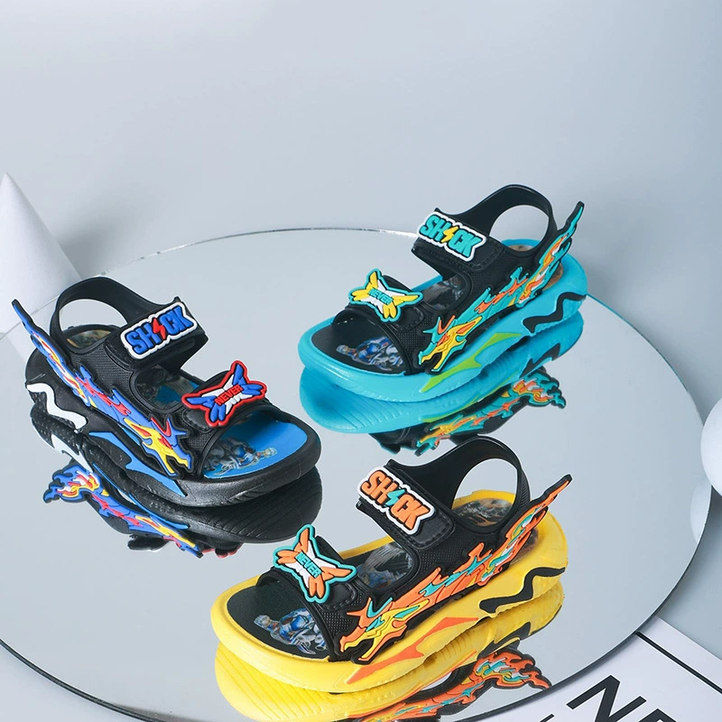 Оптовая продажа детских студенческих сандалий ПВХ мягкий подошв в помещении и на пляже туфли тапочки маленький мальчик персонализированные холодные тапочки