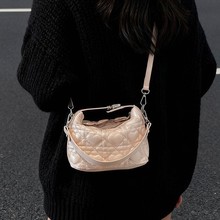 跨境2025冬新款菱格化妆包轻奢日常洋气手提包百搭单肩包感斜挎包