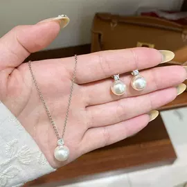 项链;耳环;耳钉