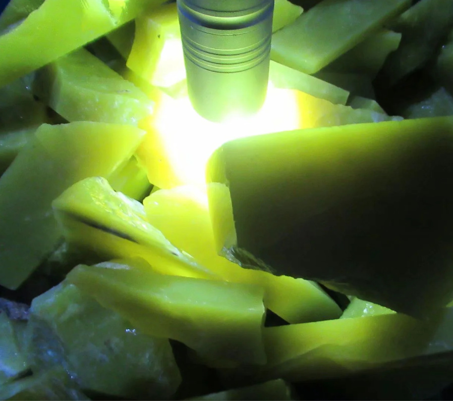 叶腊石绿色灯光冻通透原石料边角料镶嵌石料练习石金石篆刻3公斤