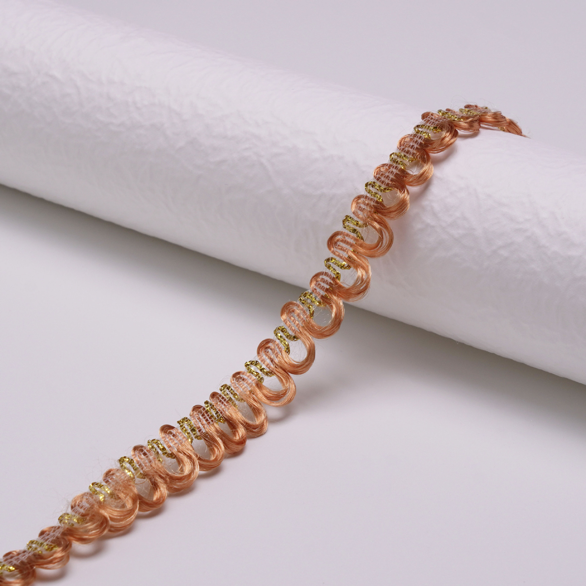 Suministro de stock directo de fábrica de 1cm de color dorado y plateado borde ondulado encaje ropa accesorios