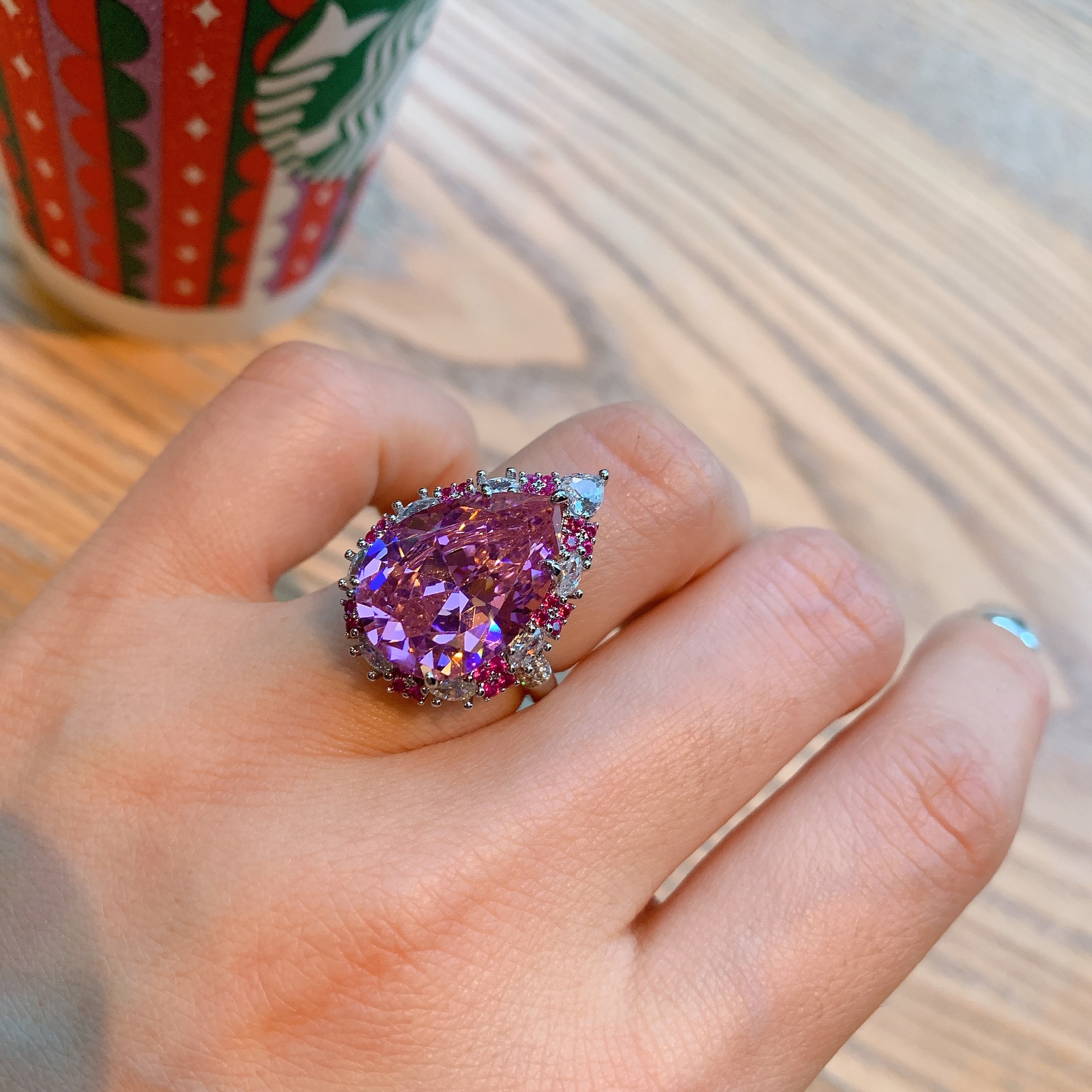 Zhuang Sheng joyería europea y americana simulación rosa diamante color piedra vintage anillo Yao diamante-incrustado agua gota anillo principal piedra 13*18